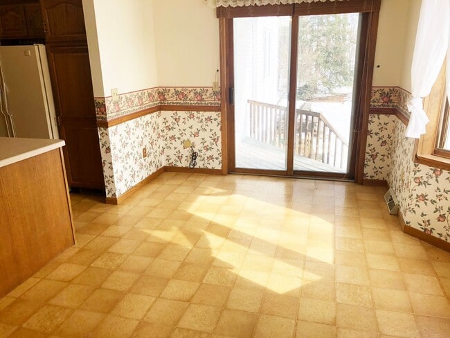 Building Photo - 3 Bedroom, 3 Bath Home With 2-Car Attached Garage In Rothschild