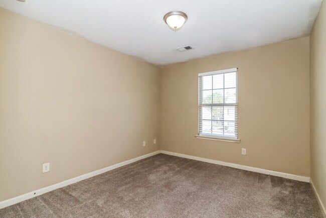 Building Photo - 284 Camellia Way