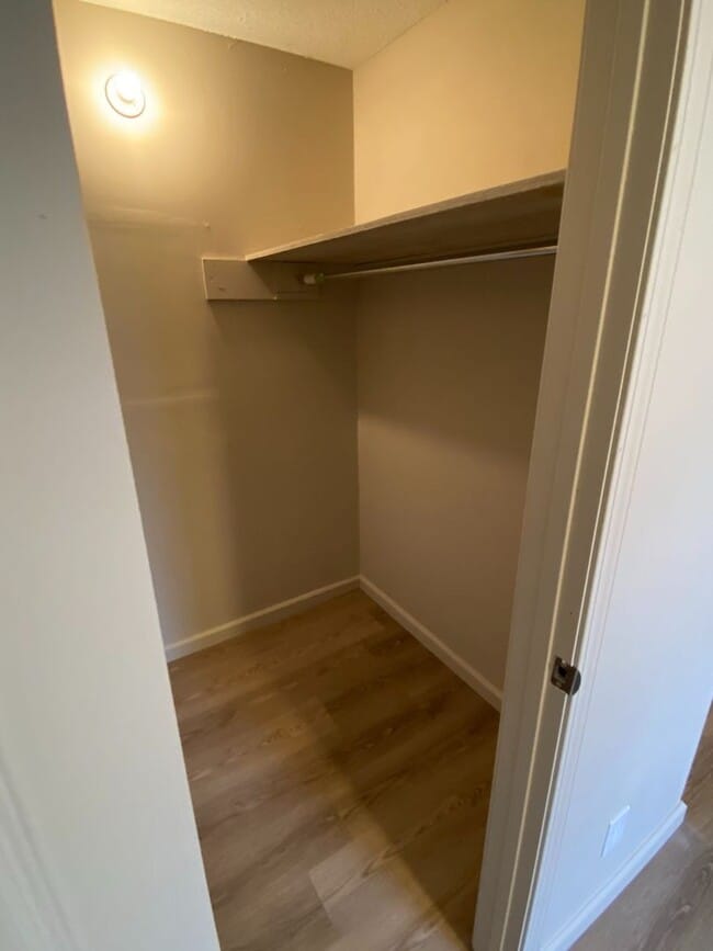 Building Photo - 2 Bedroom Ground Level Apartment in Columbia