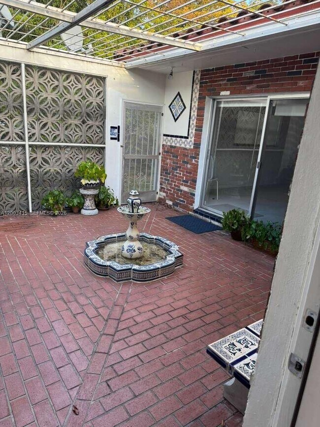 Building Photo - 3600 SW 26th St