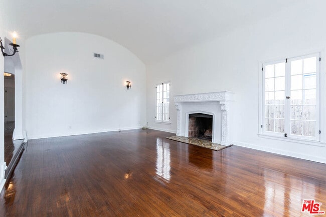 Building Photo - 146 N Citrus Ave