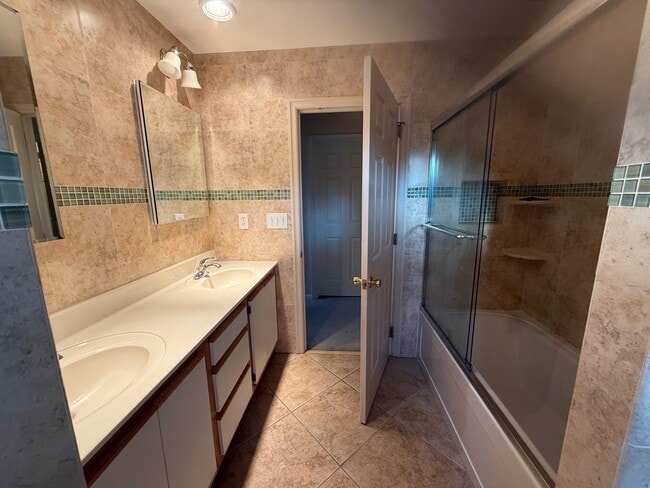 Building Photo - 3813 Sterncroft Dr