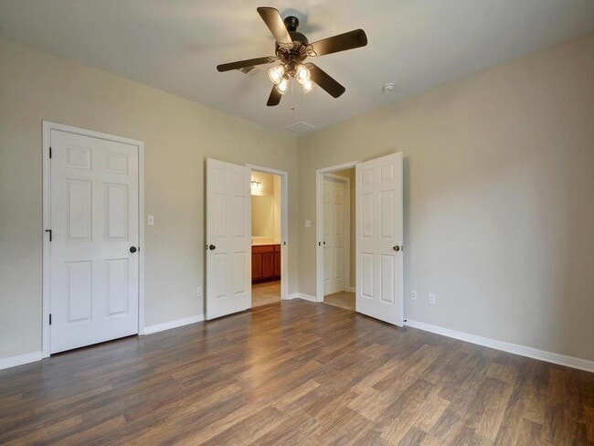 Building Photo - 1172 Oak Grove Ave