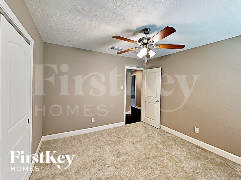 Building Photo - 672 Ravensworth Dr