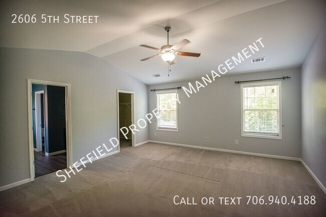 Building Photo - 2606 5 St