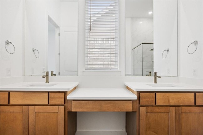 Building Photo - 1221 Texas Ash Ln