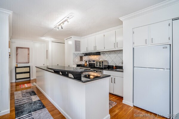 Building Photo - 1 Gold St