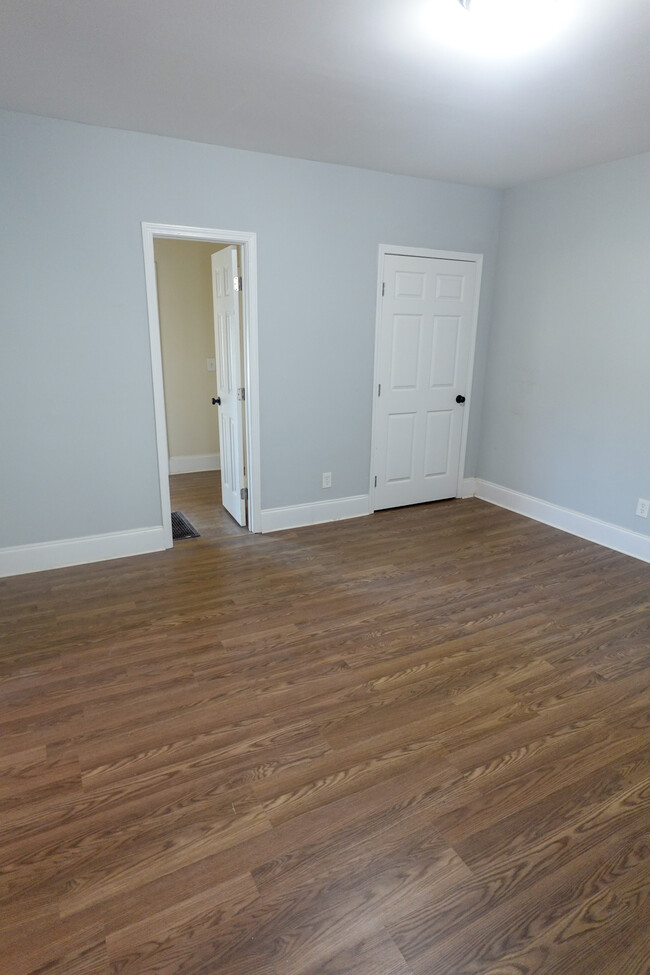 Dining Area - 994 Dill Ave SW