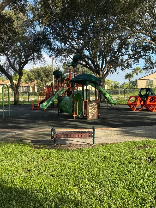 Building Photo - 6031 10th Ave N