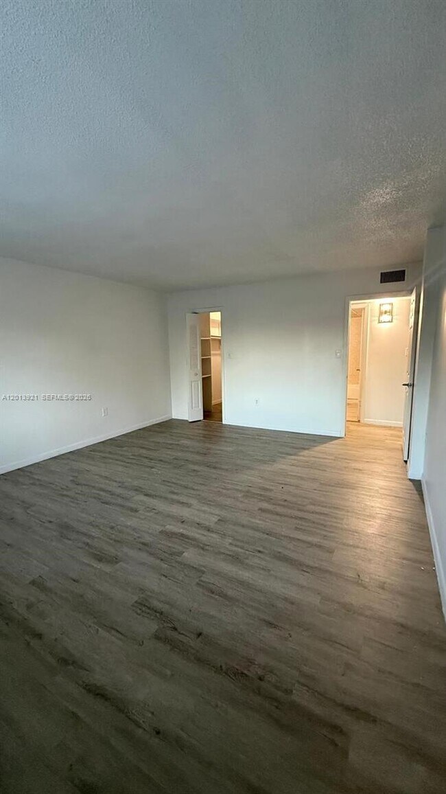 Building Photo - 6940 Miami Gardens Dr