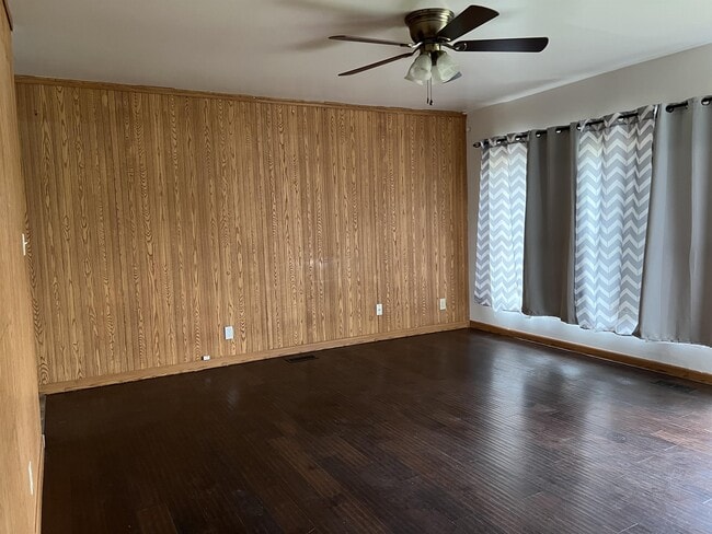 Building Photo - 3631 Decamp Dr