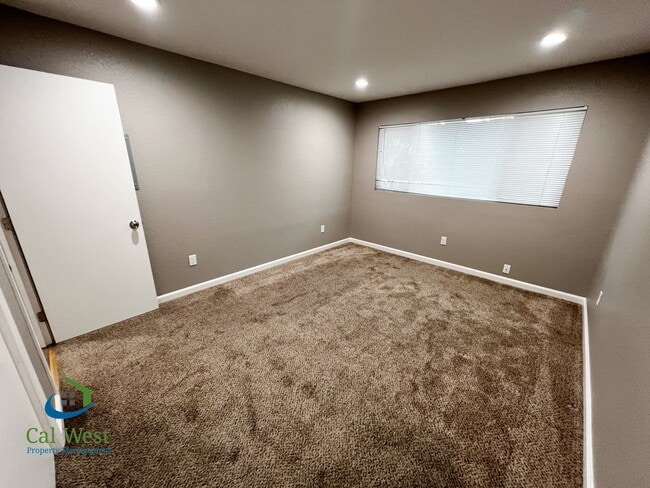 Building Photo - $2395 - Remodeled 2 Bed/1 Bath Upstairs Unit