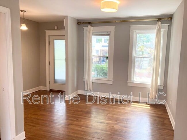 Building Photo - 624 Orleans Pl NE