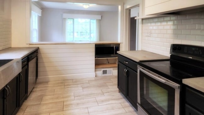 Building Photo - 206 Ridgewood Dr