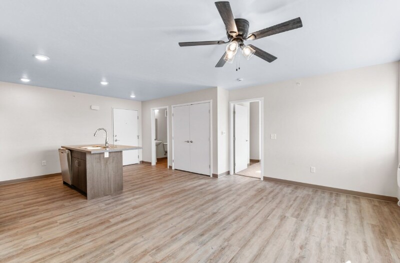 Building Photo - 352 Deschane Ave