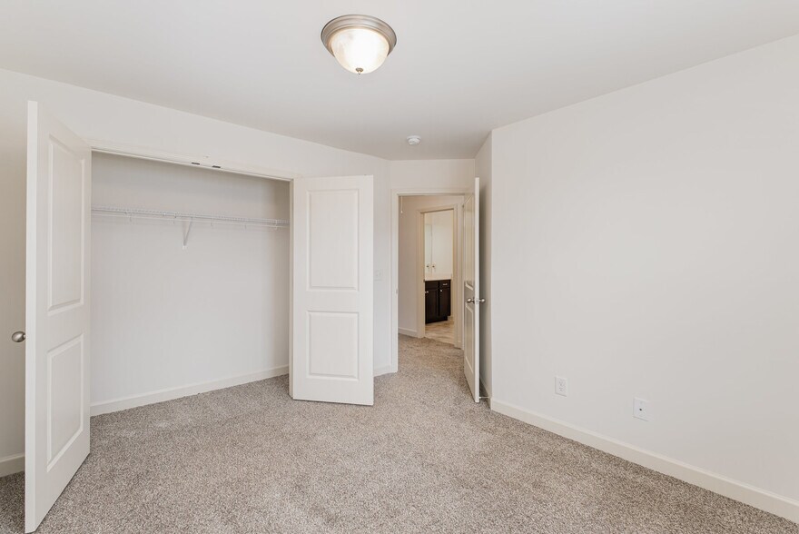 Building Photo - 1706 Lone Jack Ln
