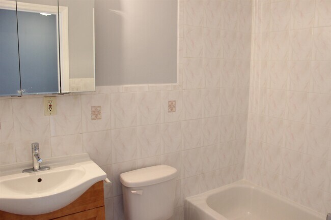 Building Photo - 182 Christopher Columbus Dr