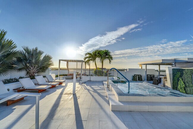 Building Photo - 155 E Boca Raton Rd