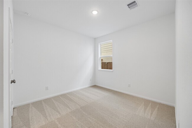 Building Photo - 7223 Blue Gentiana Ln