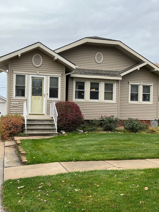 Building Photo - 1506 N St Joseph Ave