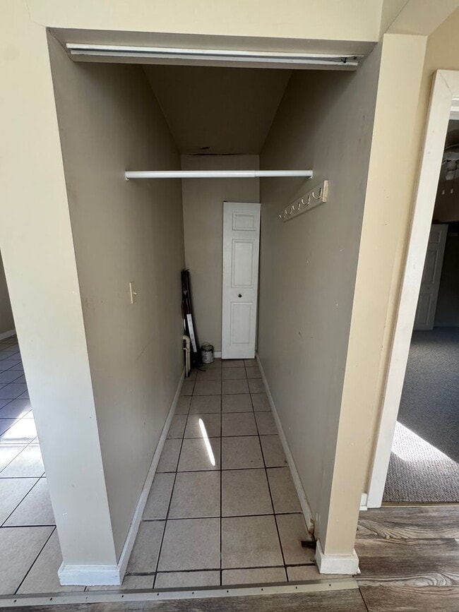 Building Photo - 207 Railroad Ave