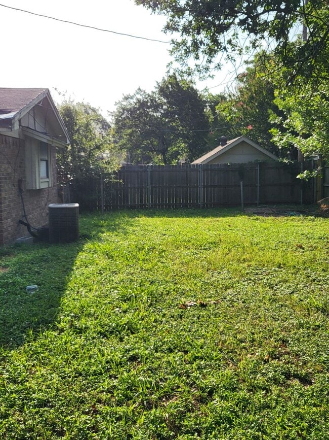 Building Photo - 4200 Pyracantha Dr