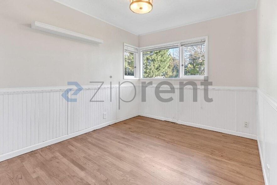 Building Photo - 9720 SW Frewing St