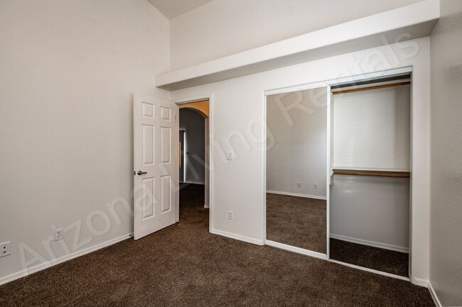 Building Photo - GORGEOUS 4 BEDROOM HOME