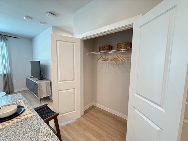 Building Photo - 1610 Campbell Rd