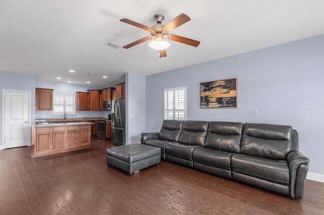 Building Photo - Driftwood Estates 3+ Bedroom Jewel!