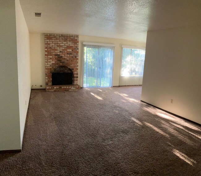 Building Photo - 1117 McGuire Dr