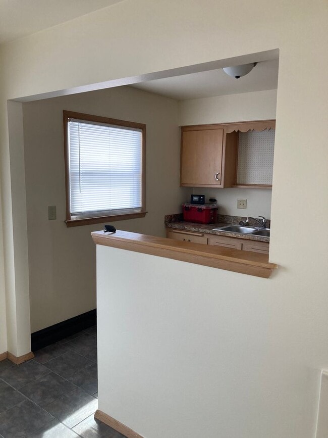 Building Photo - Single Family 3 Bedroom Home