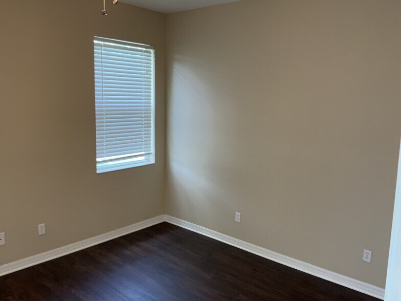 Building Photo - 15031 Skip Jack Loop