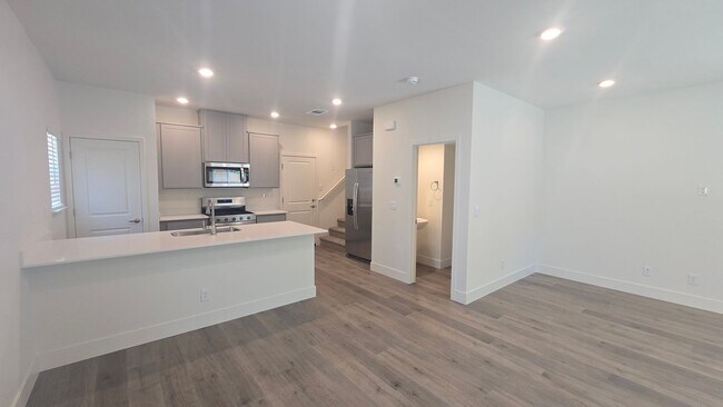 Building Photo - 5854 Altitude St