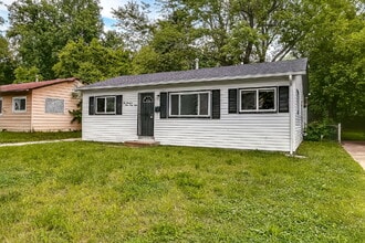 Building Photo - "Charming 3-Bedroom Gem with Cozy Living Space in Saint Louis!"