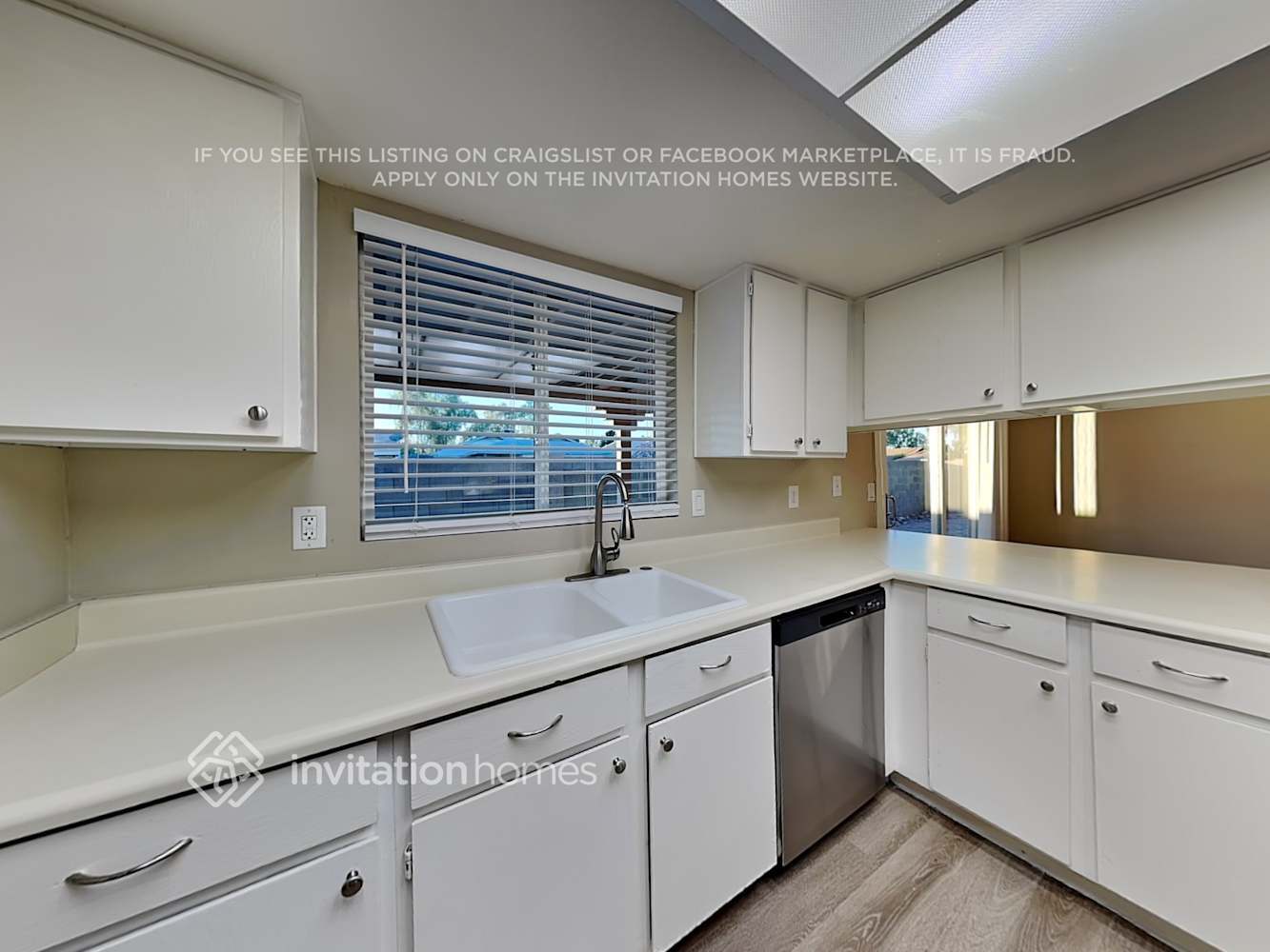 Building Photo - 1920 N Illinois St