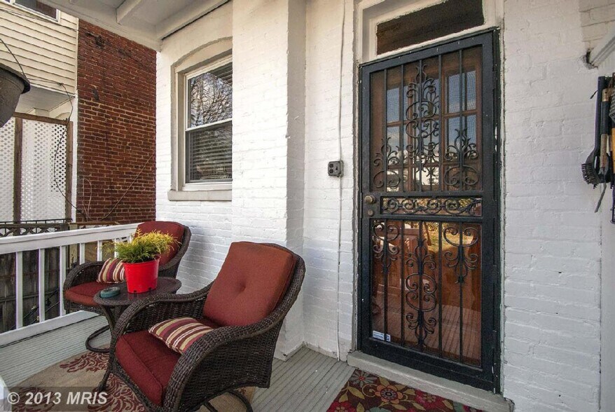 Back Porch - 67 W St NW