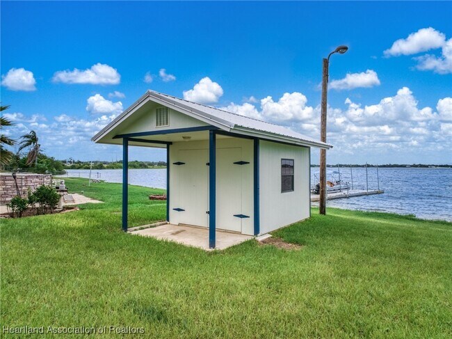 Building Photo - 403 Lake Lotela Dr
