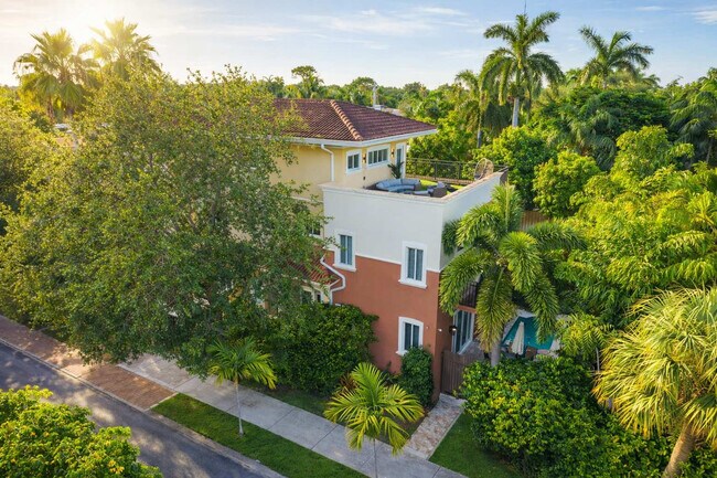 Building Photo - 1705 NE 11th St