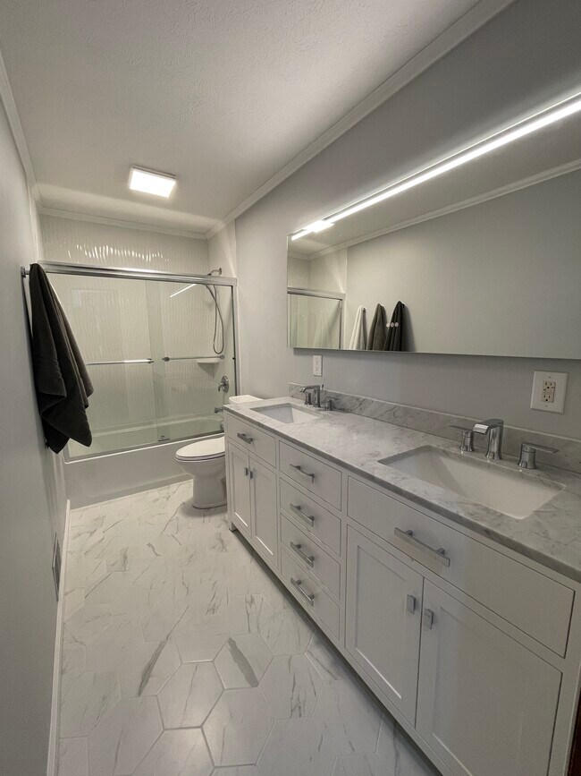 Building Photo - 4683 Shadyside Ln