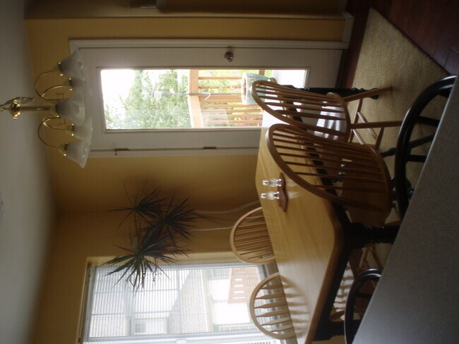 Building Photo - 3 Bedroom, 2 Bath Condo Fully Furnished