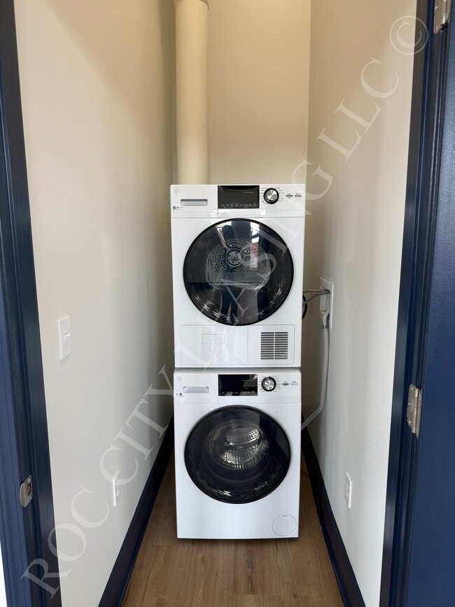 Building Photo - 151 St Paul St