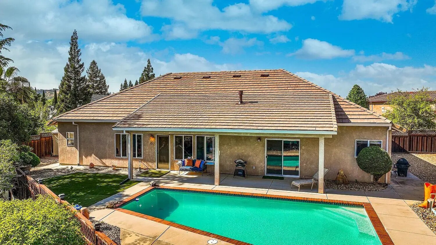 Building Photo - 689 Saint Andrews Rd