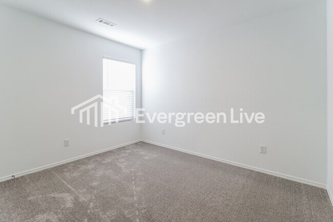 Building Photo - 240 Sarah Alyse Ln