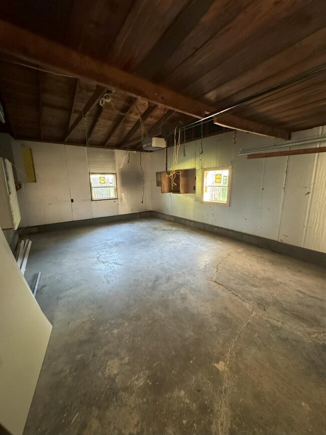 Building Photo - 1154 W 37th St