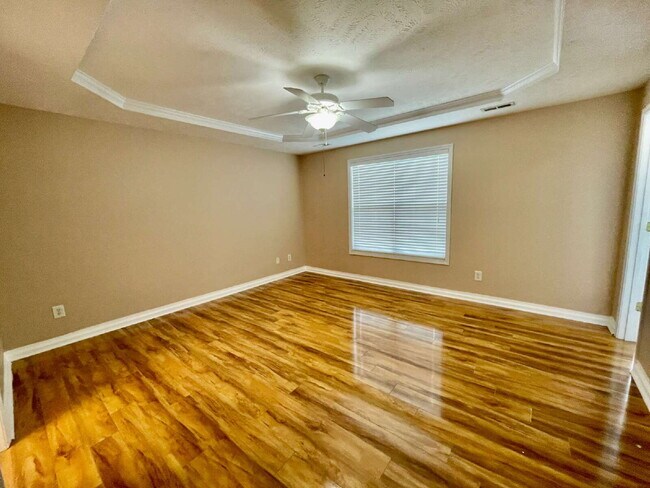 Building Photo - Spacious 4-Bed Haven With 2.5 Baths In Jack Britt District!