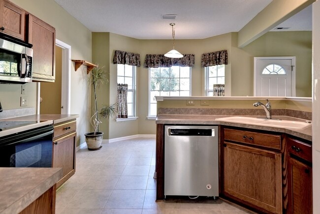 Building Photo - 164 Old Field Rd