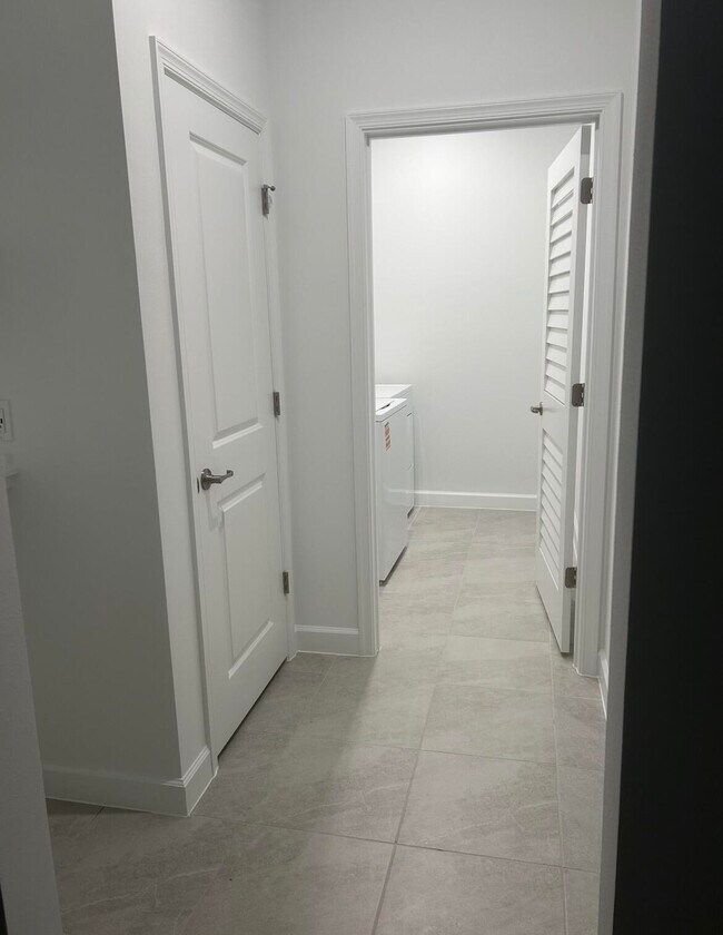 Building Photo - 14417 SW Ellison Dr