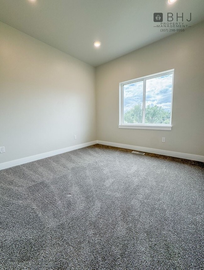 Building Photo - BRAND NEW! 2 BED/ 2BATH Dog Friendly Twin ...