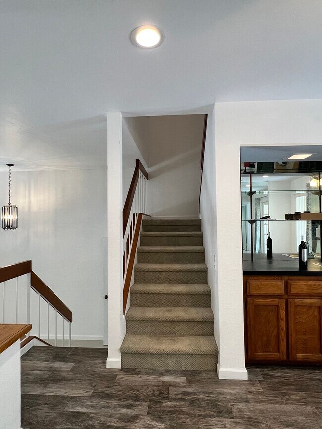 Building Photo - Spacious 2 Bedroom 2-1/2 Bathroom Townhome with 2-car garage in La Jolla near UCSD